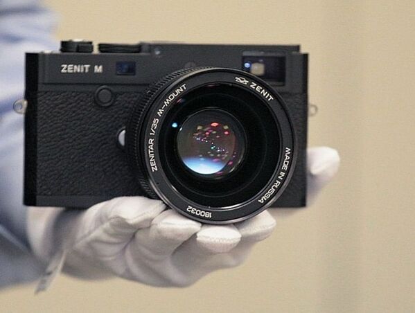Презентация новой цифровой камеры Zenit M в Германии - Sputnik Узбекистан