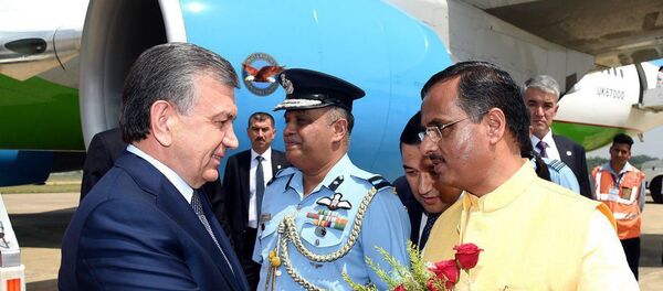 Шавкат Мирзиёев прибыл в Индию Шавкат Мирзиёев прибыл в Индию - Sputnik Ўзбекистон