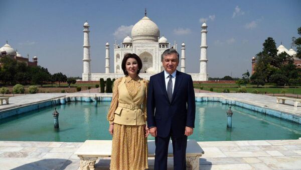 Shavkat Mirziyoyev s suprugoy 30-sentabrya posetili kompleks Tadj-Maxal v Agre - Sputnik O‘zbekiston