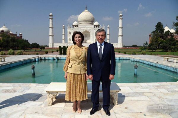 Шавкат Мирзиёев с супругой 30 сентября посетили комплекс Тадж-Махал в Агре - Sputnik Узбекистан