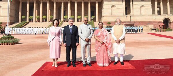 Шавката Мирзиёева официально приветствовали глава и премьер Индии - Sputnik Узбекистан