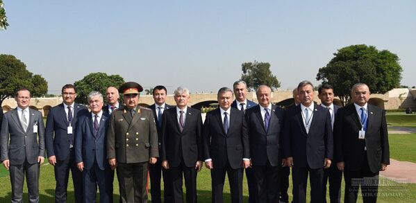 Узбекская делегация почтила память Махатма Ганди - Sputnik Узбекистан