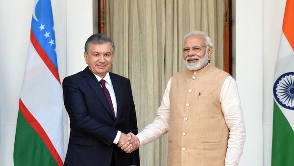 Prezident Uzbekistana Shavkat Mirziyoyev provel vstrechu s Premyer-ministrom Indii Narendroy Modi - Sputnik O‘zbekiston
