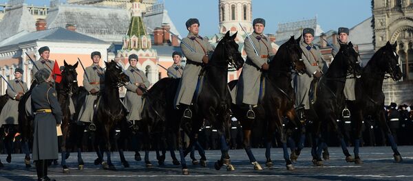 Торжественный марш, посвященный легендарному параду 1941 года - Sputnik Узбекистан