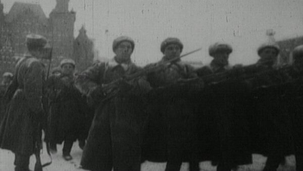 С парада на Красной площади – на передовую. Съемки 7 ноября 1941 года - Sputnik Узбекистан