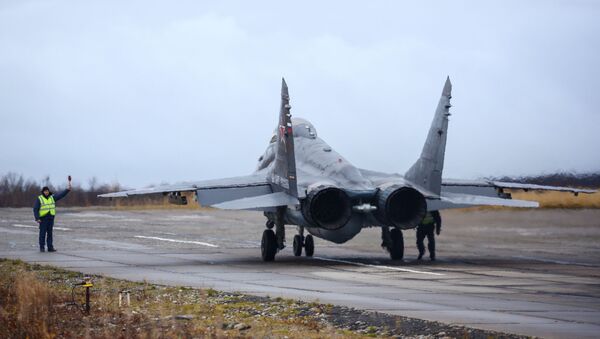 Тренировочные полеты многоцелевых истребителей МиГ-29 в Мурманской области - Sputnik Узбекистан