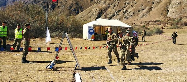 Узбекские военнослужащие во время учений Узбекские военнослужащие во время учений - Sputnik Ўзбекистон