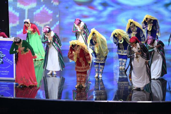 Выступление узбекских артистов на церемонии награждения ТЭФИ-Содружество в Ташкенте - Sputnik Узбекистан