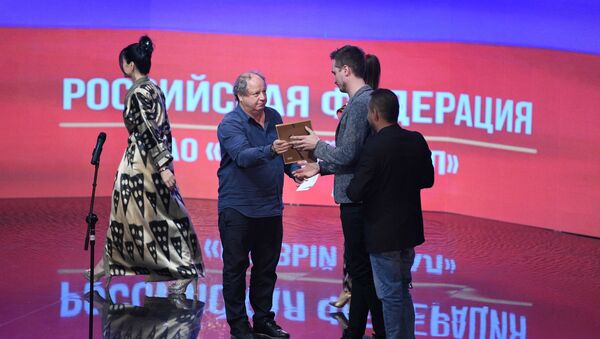 Награждение лауреата ТЭФИ-Содружество от Российской Федерации - Sputnik Узбекистан