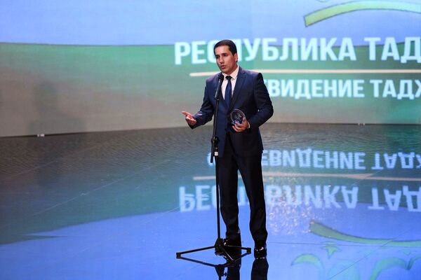 Представитель Таджикистана во время вручения премии ТЭФИ - Sputnik Узбекистан