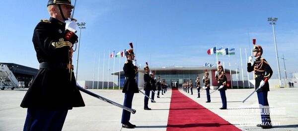 Президента Узбекистана встретили во Франции Президента Узбекистана встретили во Франции - Sputnik Ўзбекистон