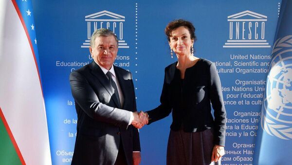 Prezident Uzbekistana Shavkat Mirziyoyev i Genidrektor YuNESKO Odri Azule - Sputnik O‘zbekiston