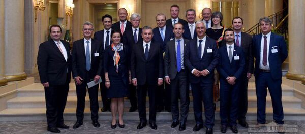 Президент Республики Узбекистан Шавкат Мирзиёев провел встречу с руководителями крупнейших французских компаний Президент Республики Узбекистан Шавкат Мирзиёев провел встречу с руководителями крупнейших французских компаний - Sputnik Ўзбекистон