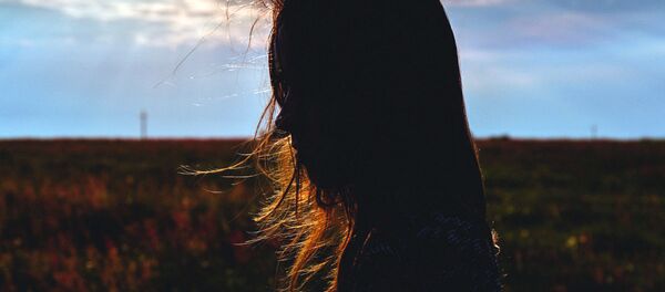 Девушка в поле Девушка в поле - Sputnik Ўзбекистон