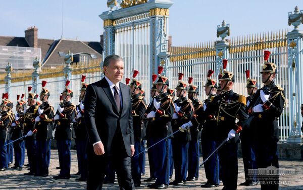 Vizit prezidenta Uzbekistana Shavkata Mirziyoyeva vo Fransiyu - Sputnik O‘zbekiston