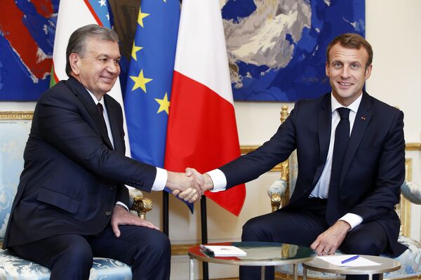 Шавката Мирзиёева торжественно встретили в Елисейском дворце - Sputnik Узбекистан