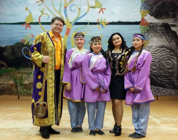 Как нанайские дети под узбекские песни плясали - Sputnik Узбекистан