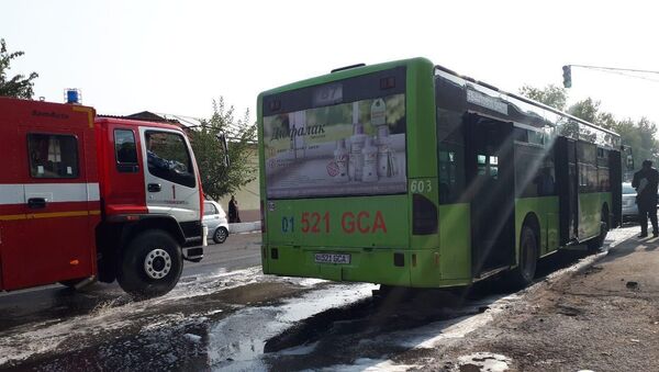 Пассажирский автобус загорелся в Ташкенте - Sputnik Ўзбекистон