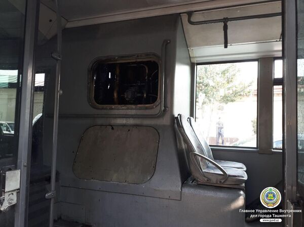 Ташкентский автобус загорелся во время движения Ташкентский автобус загорелся во время движения - Sputnik Узбекистан