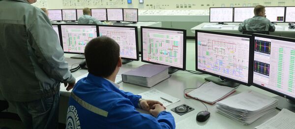 Занятия на полноразмерном тренажере блочного пульта управления АЭС - Sputnik Узбекистан
