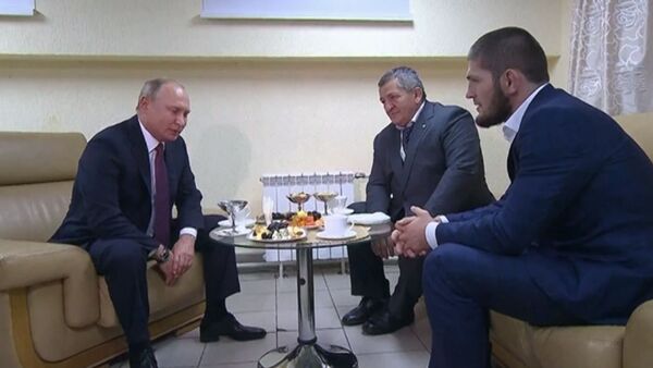 Путин и Хабиб Нурмагомедов: встреча после боя с Макгрегором     - Sputnik Ўзбекистон