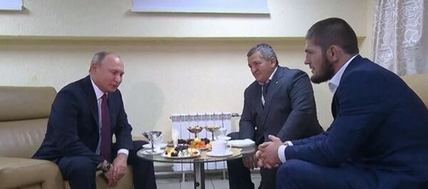 Путин и Хабиб Нурмагомедов: встреча после боя с Макгрегором Путин и Хабиб Нурмагомедов: встреча после боя с Макгрегором - Sputnik Ўзбекистон