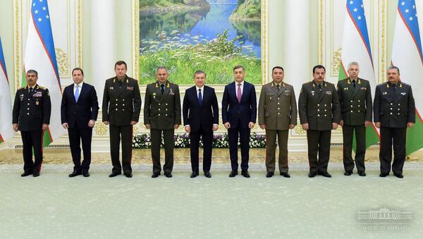 Президент Республики Узбекистан встретился с главами оборонных ведомств государств-участников СНГ - Sputnik Узбекистан