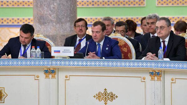 Председатель правительства РФ Дмитрий Медведев на заседании Совета глав правительств государств-членов Шанхайской организации сотрудничества  - Sputnik Узбекистан