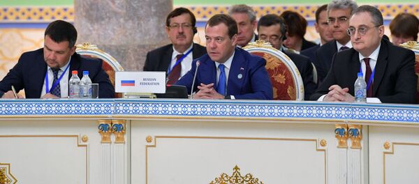 Председатель правительства РФ Дмитрий Медведев на заседании Совета глав правительств государств-членов Шанхайской организации сотрудничества  - Sputnik Узбекистан