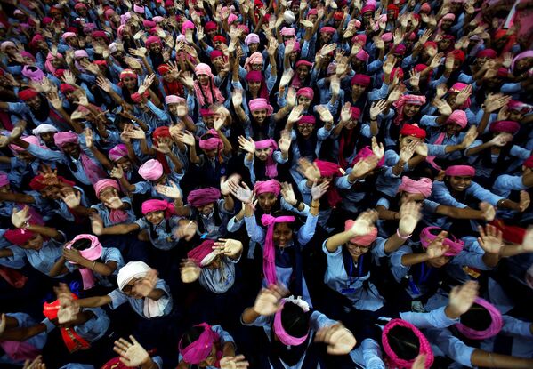 Школьницы во время празднования Международного дня девочки 2018, в школе в Чандигарх, Индия  - Sputnik Узбекистан