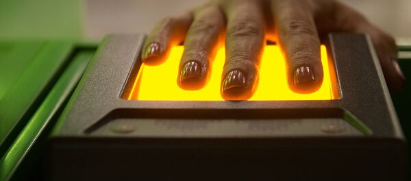 Сканирующее отпечатки пальцев устройство - Sputnik Узбекистан