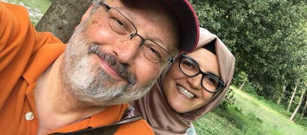 Джамал Хашогги со своей невестой Хатис Ценгиз Джамал Хашогги со своей невестой Хатис Ценгиз - Sputnik Ўзбекистон