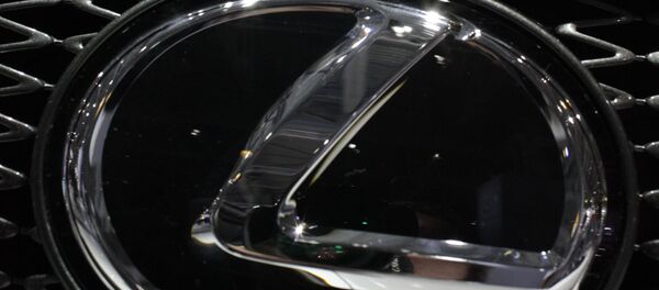 На стенде марки автомобилей класса премиум Lexus На стенде марки автомобилей класса премиум Lexus - Sputnik Ўзбекистон