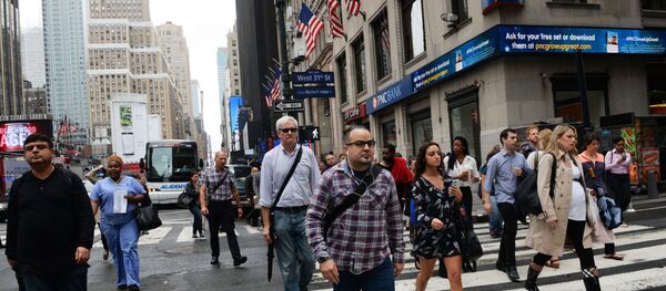 Пешеходы на 7-й авеню в Нью-Йорке. Пешеходы на 7-й авеню в Нью-Йорке. - Sputnik Ўзбекистон