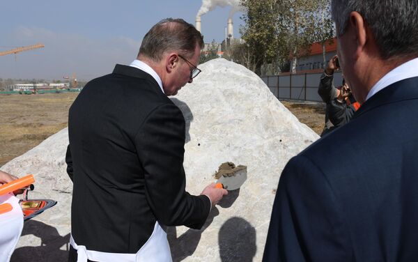 На площадке АО АХАНГАРАНЦЕМЕНТ заложен камень в основание нового цементного завода - Sputnik Узбекистан