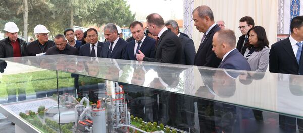 На площадке АО АХАНГАРАНЦЕМЕНТ заложен камень в основание нового цементного завода - Sputnik Узбекистан