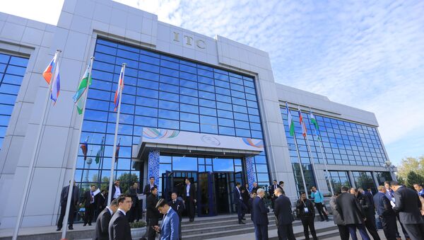Здание Узэкспоцентра, где проходит первый российско-узбекский межрегиональный форум - Sputnik Узбекистан