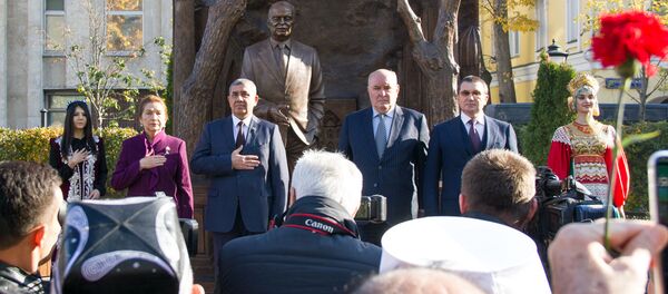 Открытие памятника Исламу Каримову в Москве Открытие памятника Исламу Каримову в Москве - Sputnik Ўзбекистон