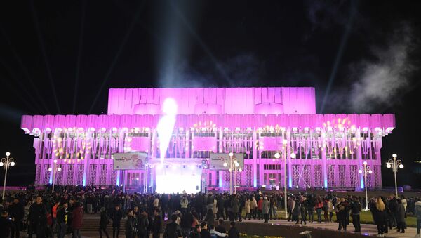Ярко и звучно: как проходит первое лазерное шоу в Ташкенте - Sputnik Узбекистан