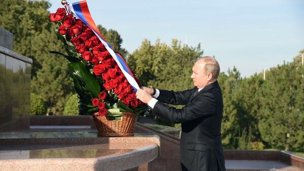 Vladimir Putin posetil ploщad Mustakillik - Sputnik Oʻzbekiston
