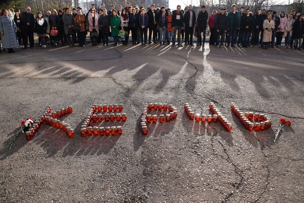 Акции памяти погибших при нападении на керченский колледж - Sputnik Узбекистан