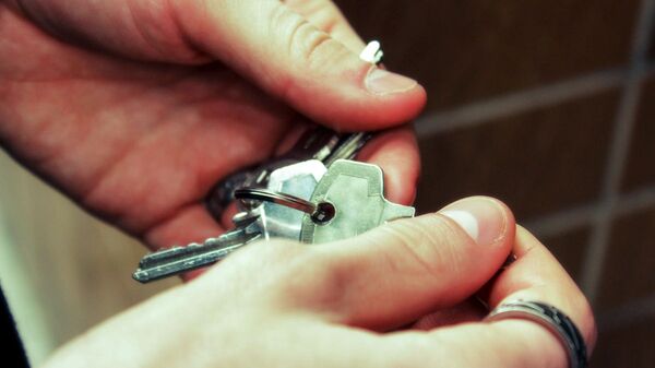 Ключи в руках. Иллюстративное фото - Sputnik Узбекистан