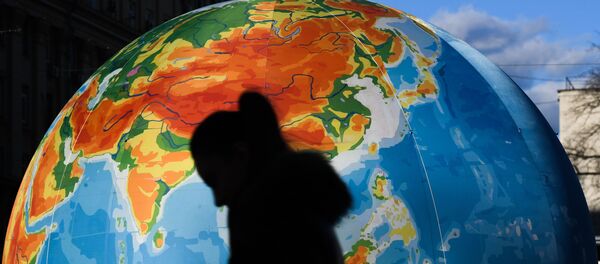 Глобус, архивное фото - Sputnik Узбекистан