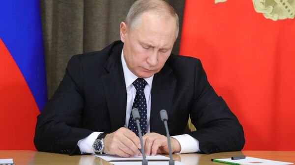 Президент РФ В. Путин провел совещание по вопросам обеспечения технического переоснащения Вооруженных сил - Sputnik Ўзбекистон