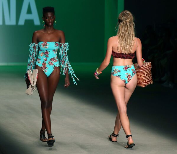 Бразильская неделя моды показала страсть и драму - Sputnik Узбекистан