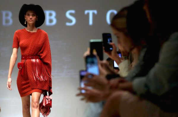 Braziliya moda haftaligi - Bobstore to‘plami namoyishi. - Sputnik O‘zbekiston