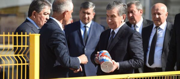 Шавкат Мирзиёев ознакомился с ходом строительства Юнусабадской линии Ташкентского метрополитена Шавкат Мирзиёев ознакомился с ходом строительства Юнусабадской линии Ташкентского метрополитена - Sputnik Ўзбекистон