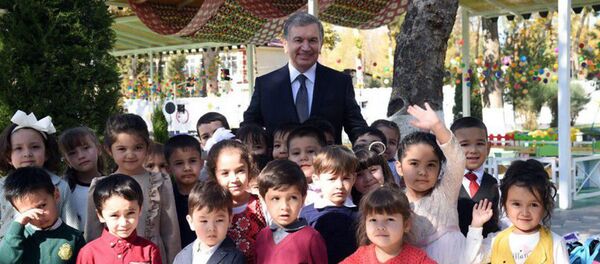 Шавкат Мирзиёев посетил детский сад №74 в махалле Богишамол Юнусабадского района г. Ташкента Шавкат Мирзиёев посетил детский сад №74 в махалле Богишамол Юнусабадского района г. Ташкента - Sputnik Ўзбекистон