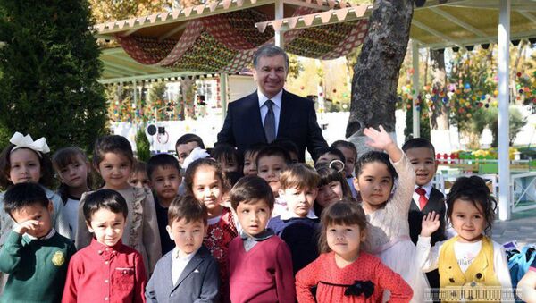 Шавкат Мирзиёев посетил детский сад №74 в махалле Богишамол Юнусабадского района г. Ташкента - Sputnik Узбекистан