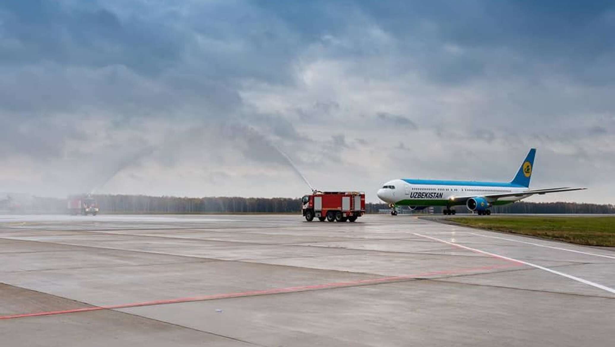 Москва ташкент аэропорт. Хаво йуллари аэропорт. Uzbekistan Airways аэропорт. Аэропорт Домодедово Uzbekistan Airways. Самолет аэропорт хаво йуллари.